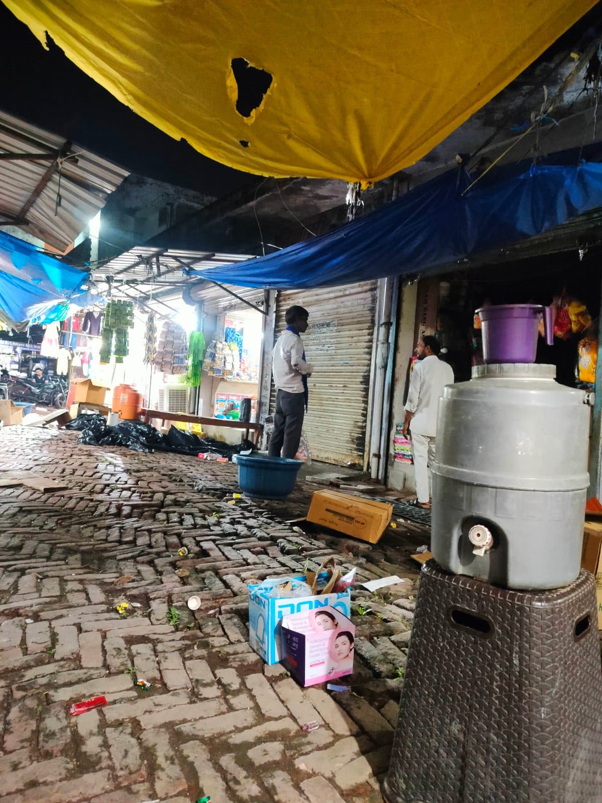 Dokan in bahadur Market